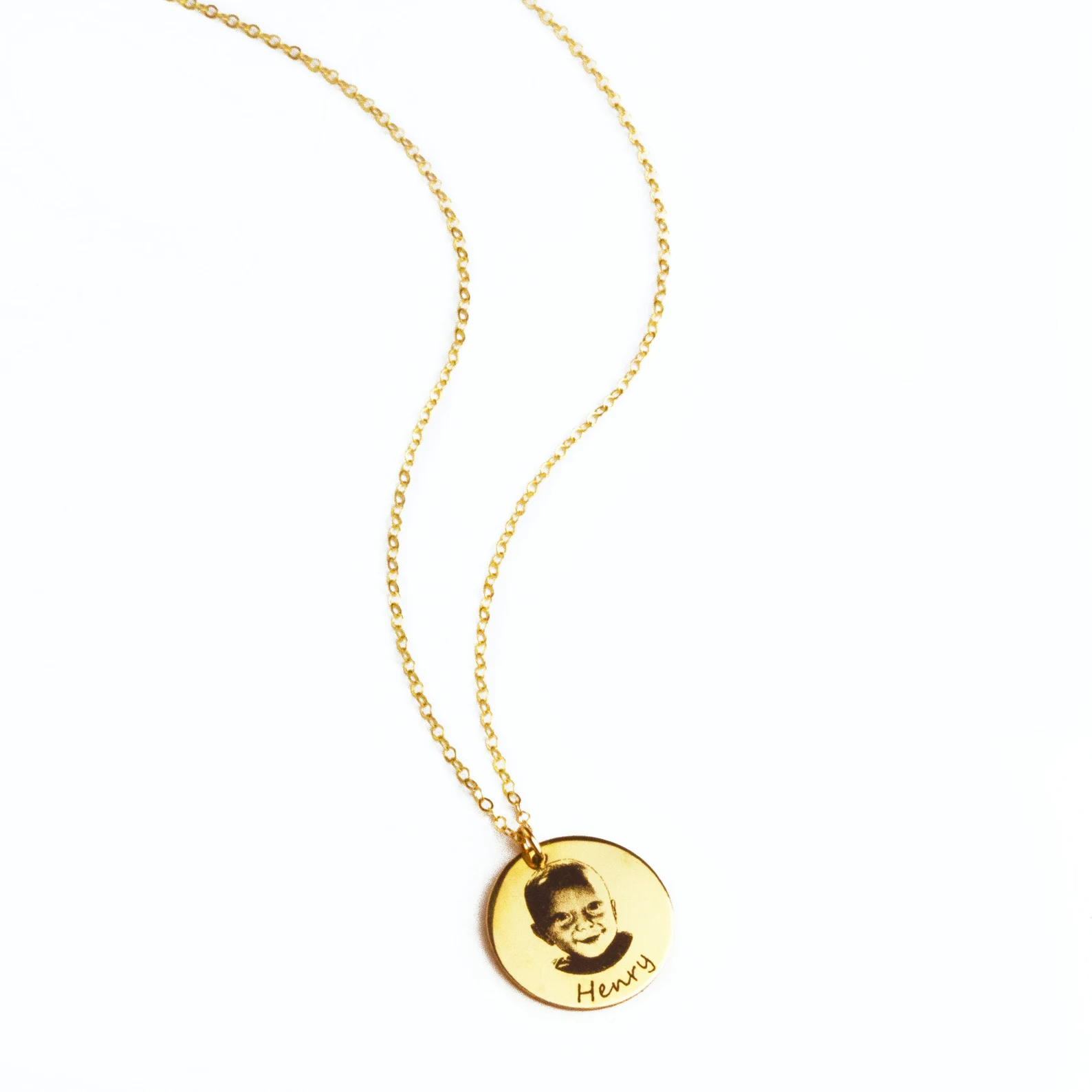 nameandphotoofkidengravedpendantnecklacefornewmotherbabyphotonecklacegoldorsilverbabynecklace
