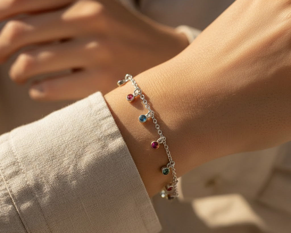 Minimalist dangling birthstone bracelet in sterling silver with tiny gemstone charms, dainty family birthstone bracelet for mom, delicate custom birthstone jewelry, personalized everyday bracelet gift for women