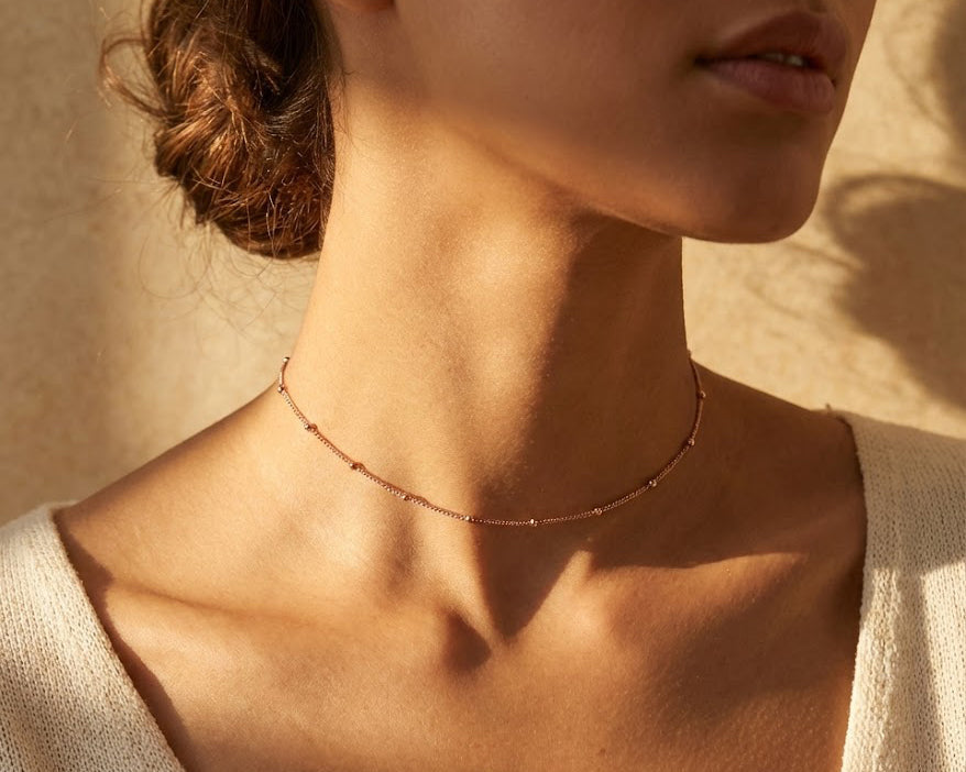 Dainty dew drops satellite choker necklace on model, minimalist gold choker necklace with tiny bead accents, delicate layering necklace for women, everyday dainty gold jewelry, minimalist satellite chain choker