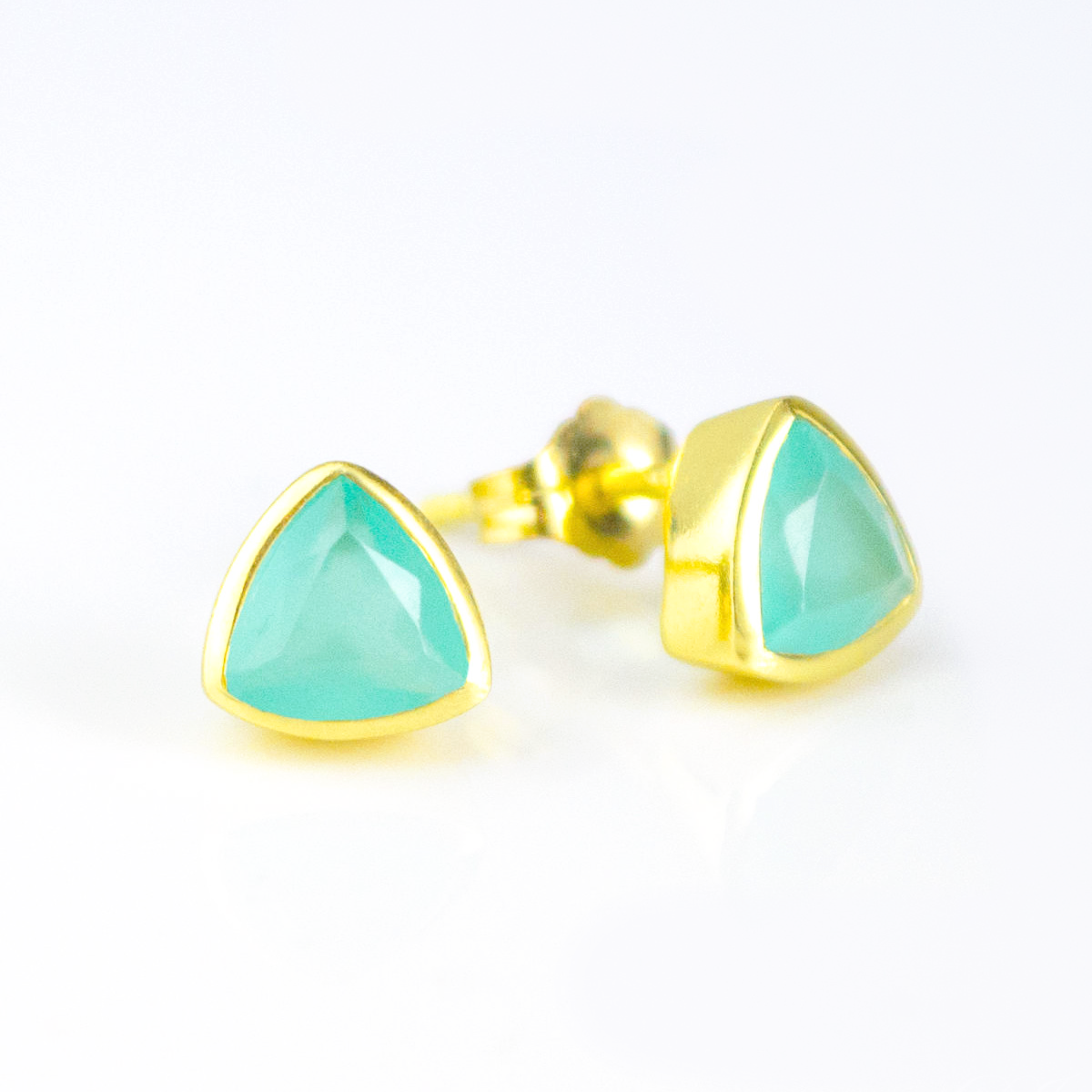 aqua_chalcedony_triangle_studs_gold_2.png