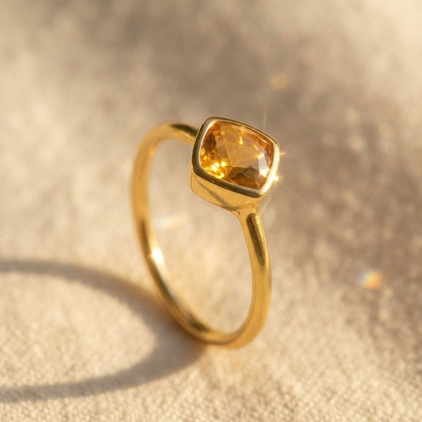 Diamond-shaped citrine November birthstone ring in yellow gold vermeil