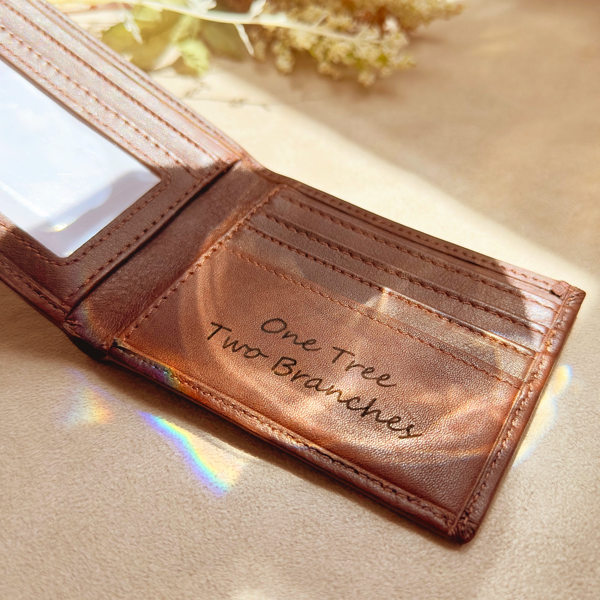Engraved leather wallet with custom inside message, “Love You Dad,” making it a heartfelt personalized gift for him. This bifold custom wallet is made from premium leather and engraved with handwriting, names, coordinates, or monogram. A practical yet meaningful gift idea for Father’s Day, birthdays, anniversaries, or weddings. Personalized wallets for men are perfect for dads, boyfriends, and husbands.