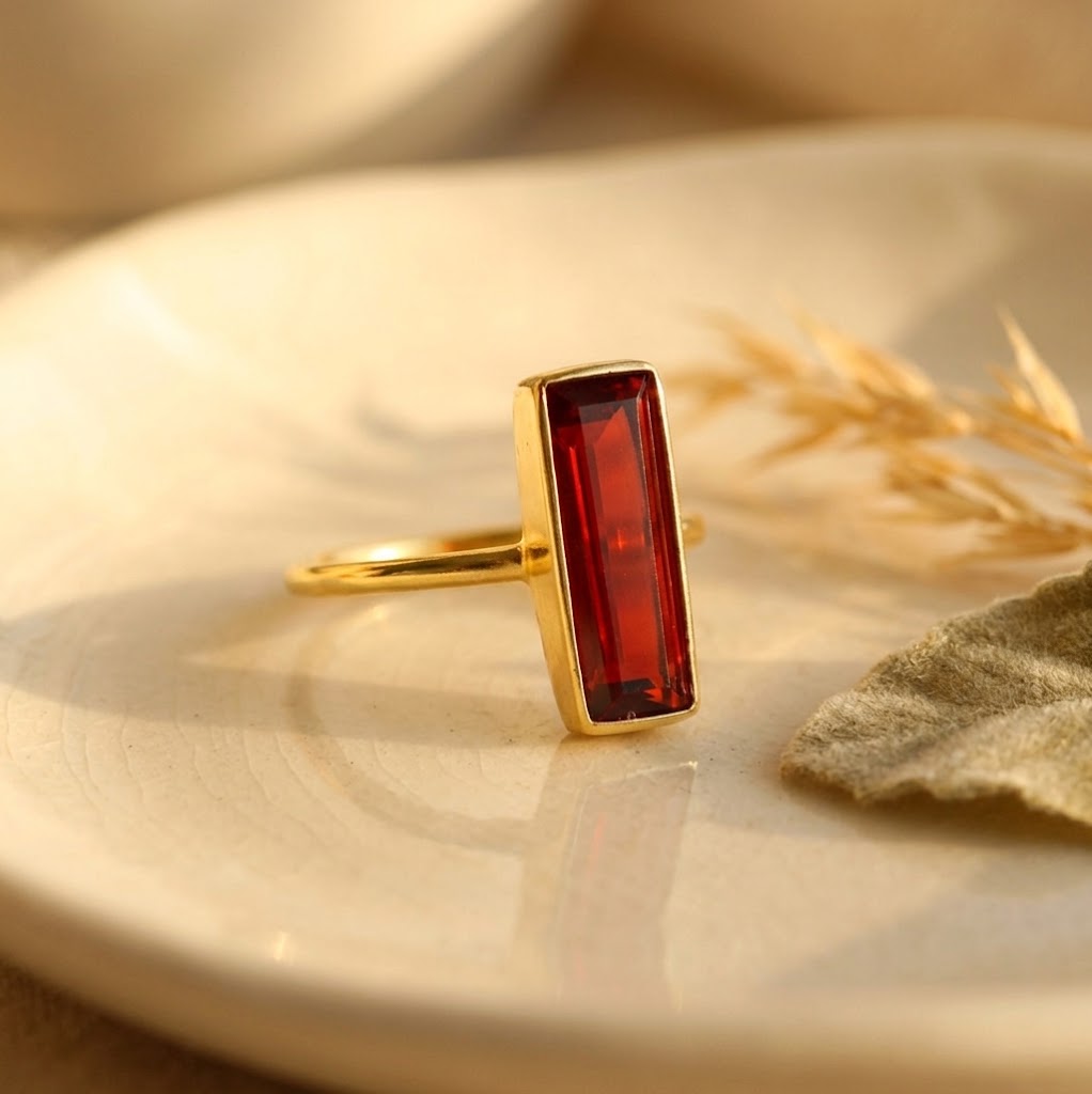 Garnet Quartz baguette ring in yellow gold vermeil with vertical January birthstone