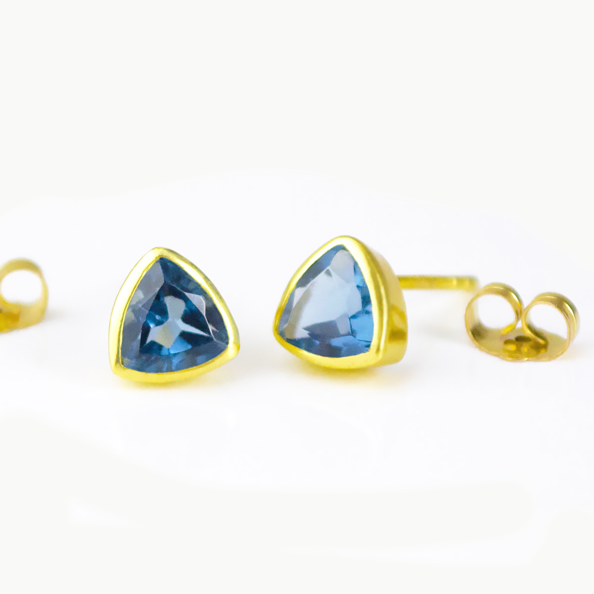 kyanite_triangle_studs_3.png