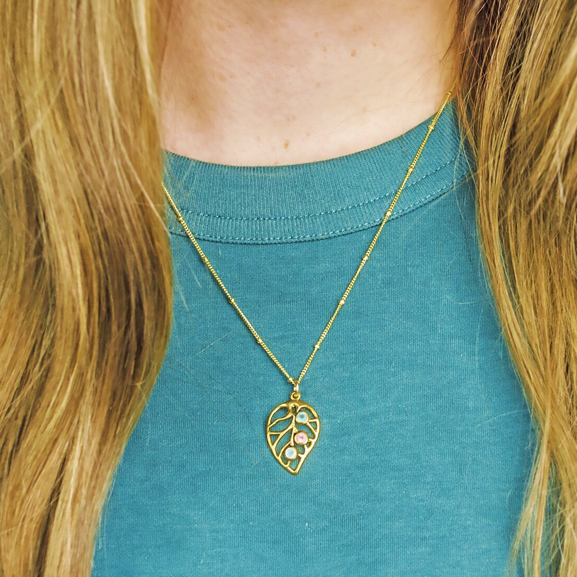leaf_necklace_on_person.png