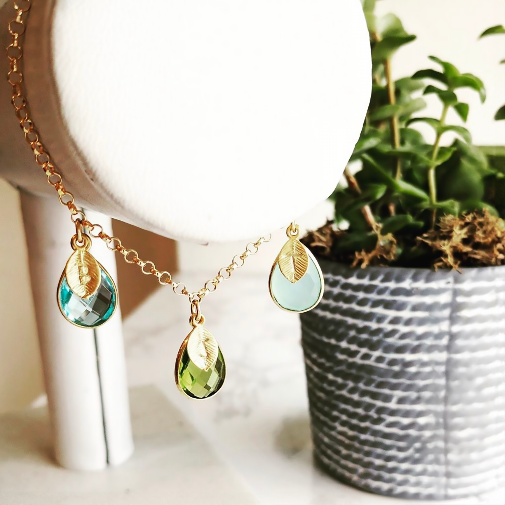 medium-teardrop-leaf-initial-station-bracelet.png