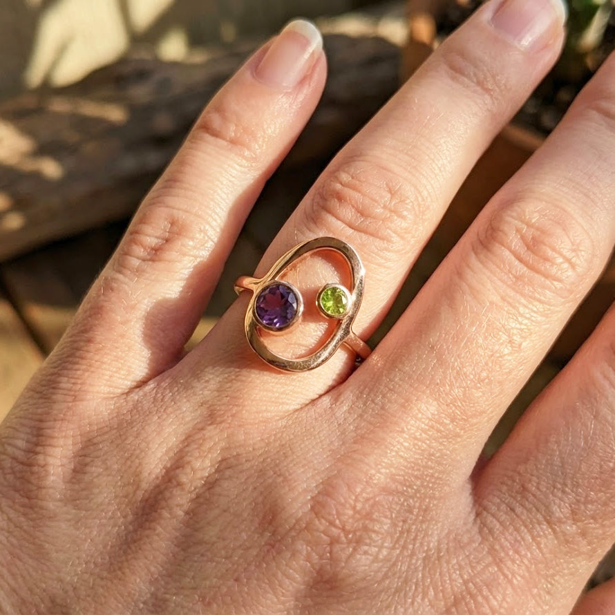 custom birthstone ring for mom with kids birthstones, personalized mothers ring gold bezel gemstone family ring january garnet february amethyst march aquamarine