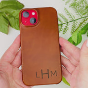 A cinnamon iphone case is shown in action - first revealing a monogram with the initials "lHm". Next, a red iphone is snapped into the case, showing ease of use. Finally, a panover of the different leather colors (espresso, cinnamon and honey) show the color options for customers. Each phone case is crafted with care and laser engraved at our Boston studio. Phone sizes are available for most iPhone and Samsung models. This is the perfect personalized gift for a loved one for Christmas or birthdays!