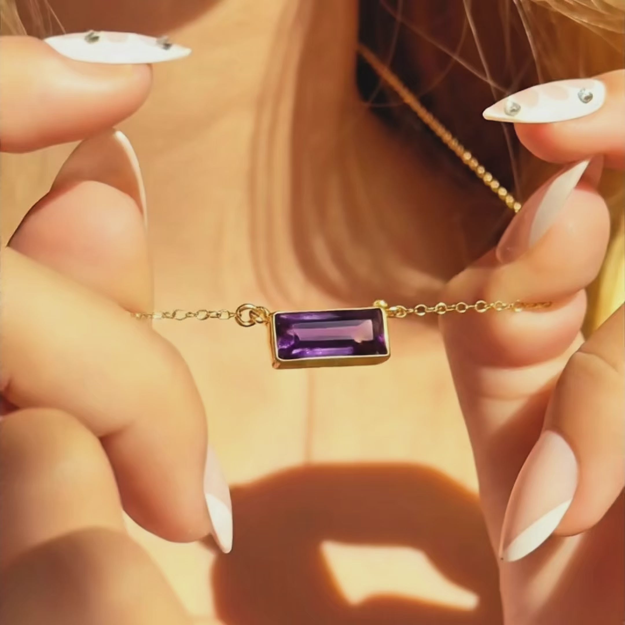 A model wears a purple amethyst bar necklace, showicase top and bottom hidden engravings for names, dates, and more