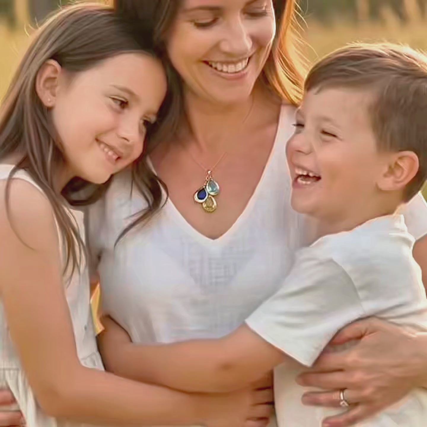 A video showcasing Personalized birthstone necklace for mom with teardrop gemstone charms and engraved names, a meaningful custom family necklace for mothers or grandmothers.