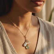 Product video showcasing personalized mom necklace with birthstones and engraved names, custom family jewelry gift for Mother’s Day, birthday or meaningful keepsake for mom