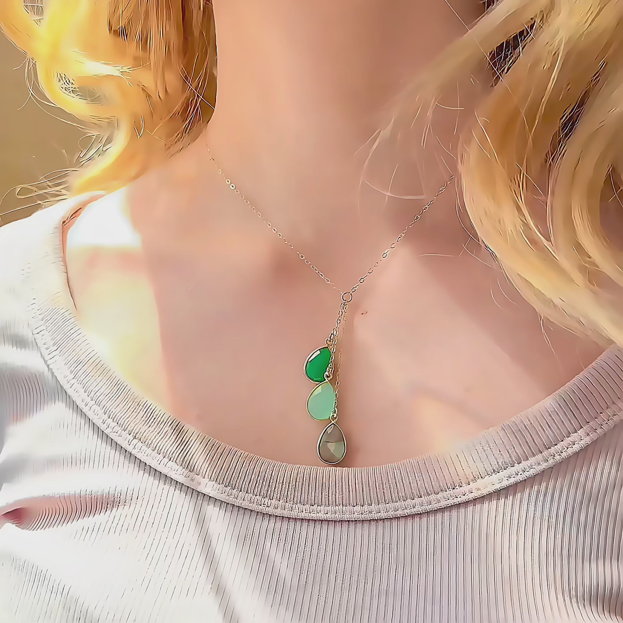 Video showing a custom birthstone lariat necklace for mom in sterling silver or gold filled—a delicate Y-neck chain with bezel-set teardrop birthstones representing children, adjustable length, minimalist and personalized. A meaningful Mother’s Day or birthday gift, handmade in the USA and gift-ready.