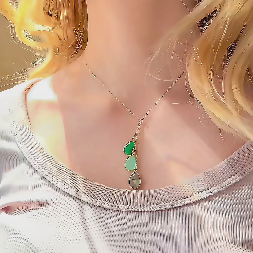 Video showing a custom birthstone lariat necklace for mom in sterling silver or gold filled—a delicate Y-neck chain with bezel-set teardrop birthstones representing children, adjustable length, minimalist and personalized. A meaningful Mother’s Day or birthday gift, handmade in the USA and gift-ready.