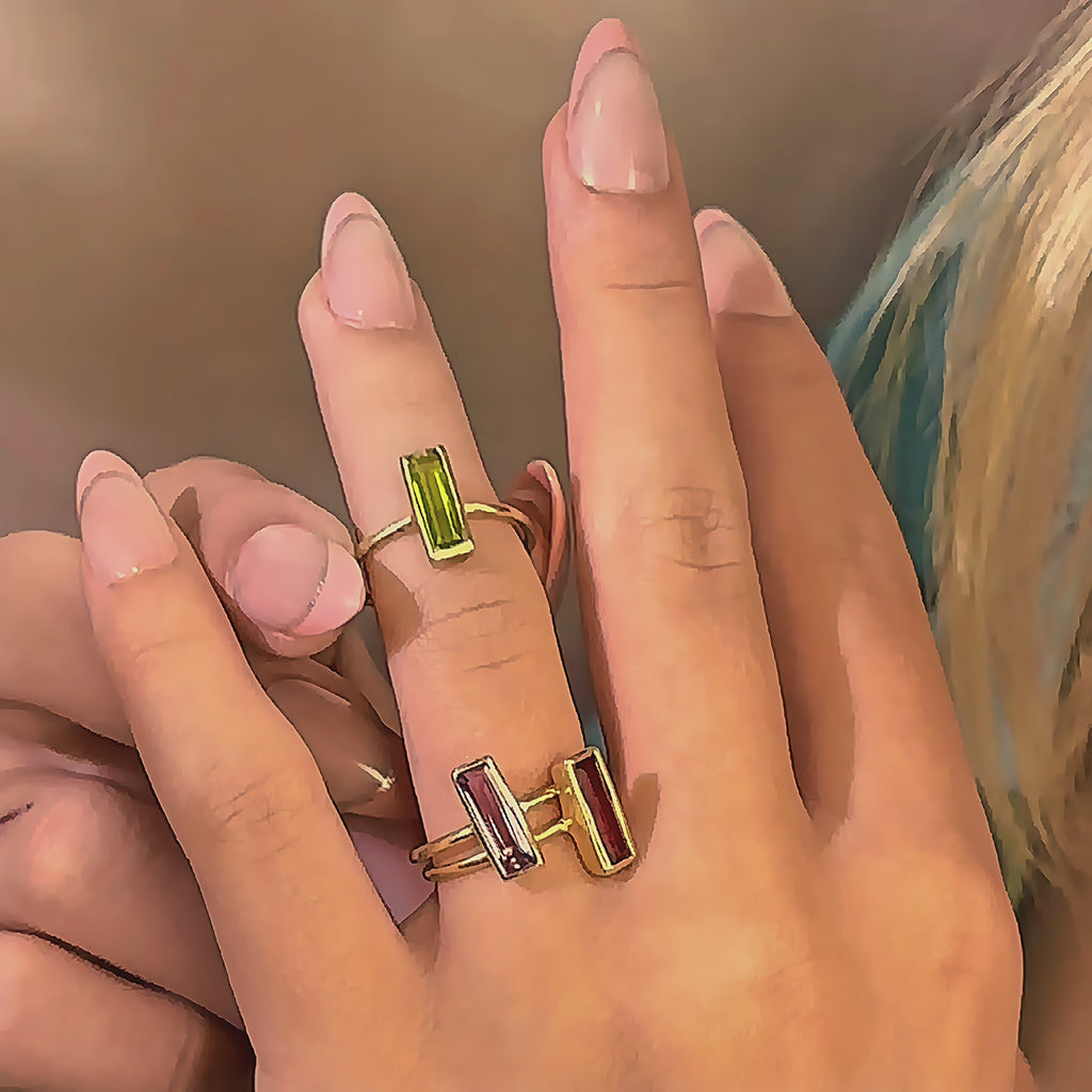 A video showing tiny adira gemstone bar rings. Personalized birthstone stacking rings, gemstone stacking rings, stackable custom birthstone ring set for her, christmas gift for her