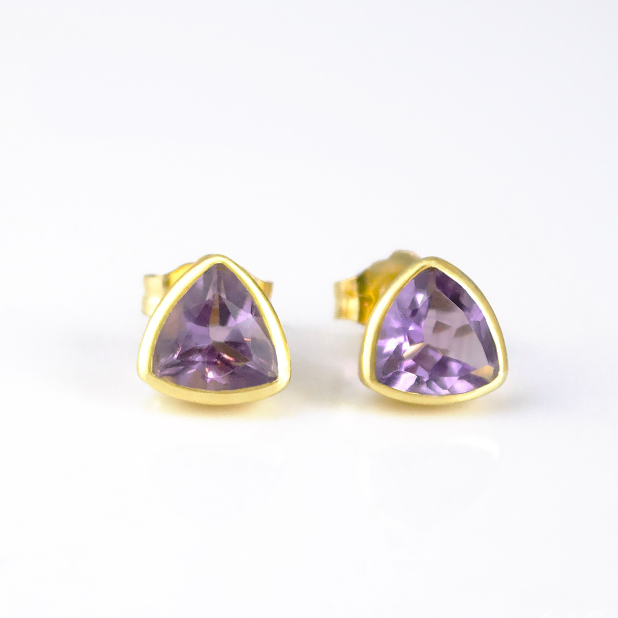 purple_amethyst_triangle_studs_gold_2.png