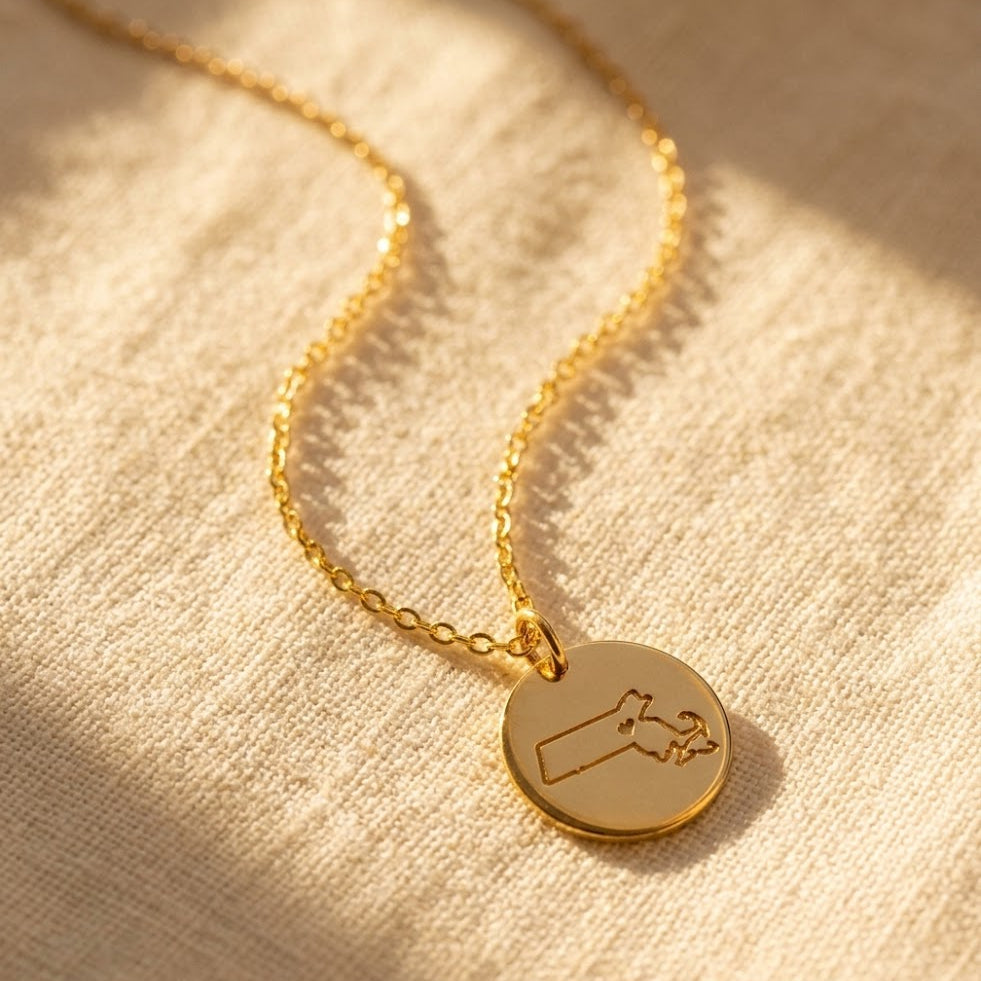Personalized state map necklace with heart marking hometown in yellow gold
