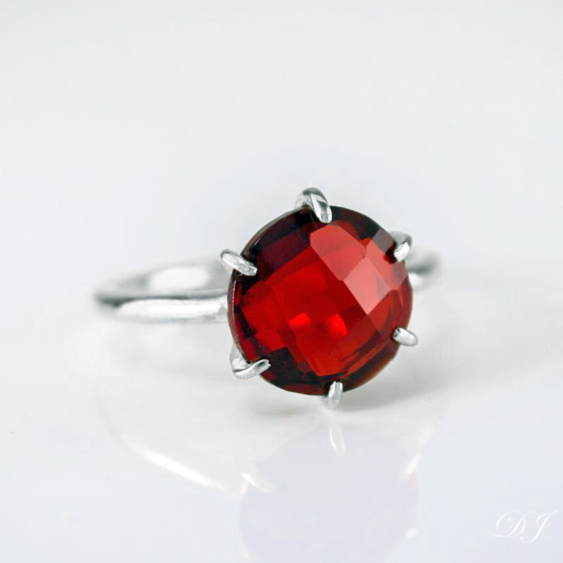 Silver-Garnet-Round.jpg