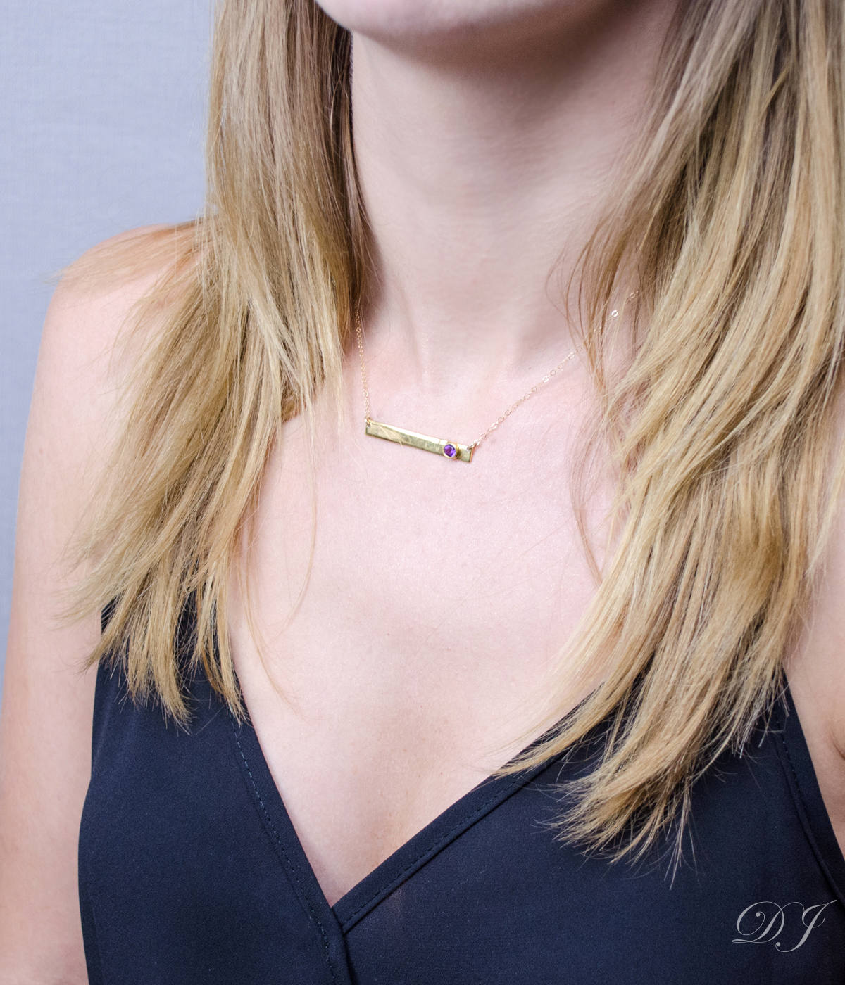 bar_necklace_on_b40dd607-6acb-4b99-987d-25a7c08e7cef.jpg