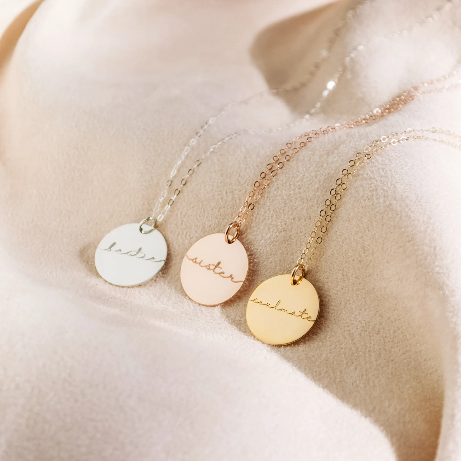 bestiesistersoulmatenecklaceengraveddisknecklacepersonalizeddiscpendantsilverorgoldnecklaceforher