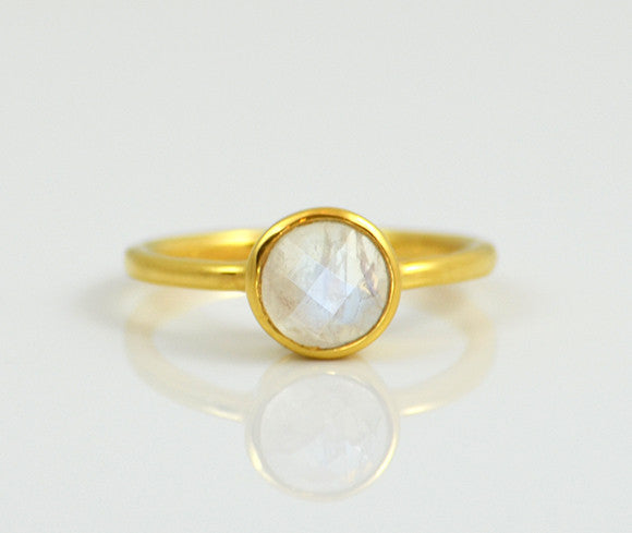 bezel-6mm-round-moonstone.jpg
