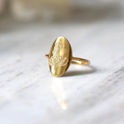 Single gold engraved birth month flower. Great for gifting to a significant other for their birthday, valentine's day or any holiday
