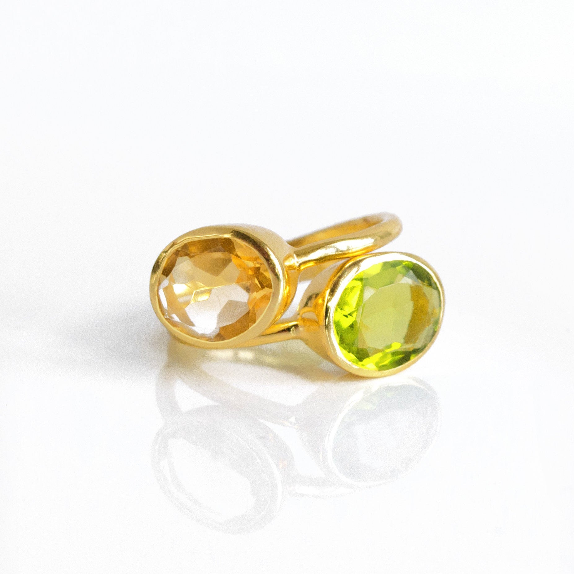 Emerald Oval Bezel Ring : May Birthstone