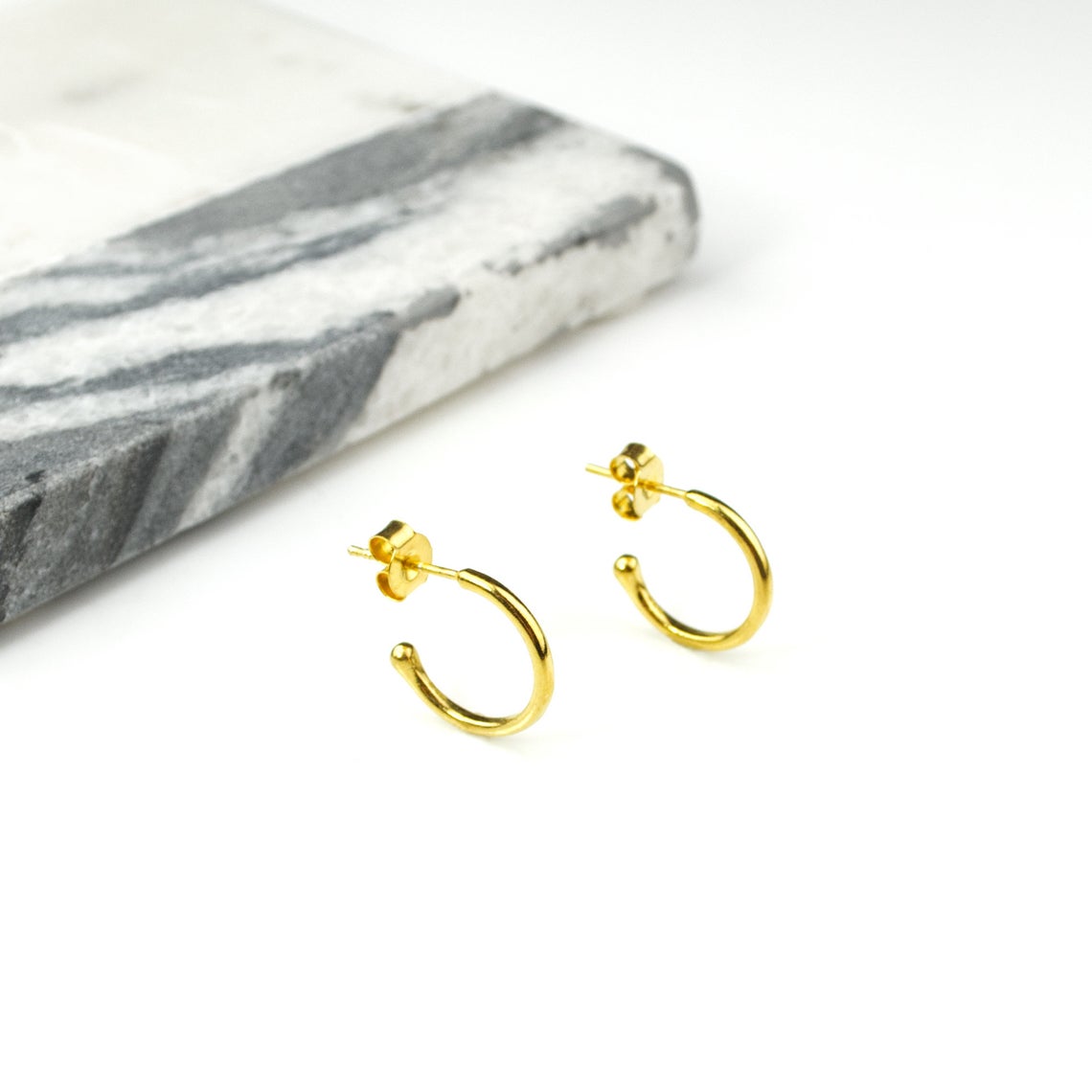 Dainty Gold Hoop Earring, Huggie Hoop, Gold Chunky Hoop, Minimalist Stacking Hoop Earring