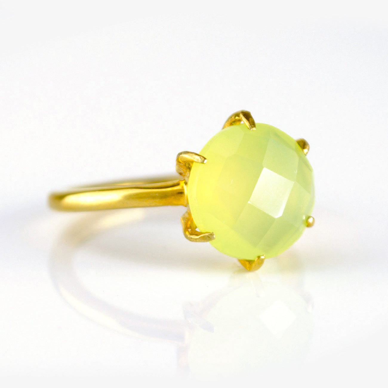green_chalcedony_round_gold_prong_ring.jpg