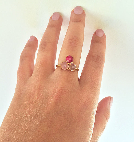 Personalized Mother's Ring with Three Birthstones : Pyramid Design