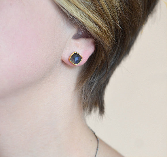 on-ear4_650a5b83-005c-4e14-ac8e-bb1379ba5a4e.jpg