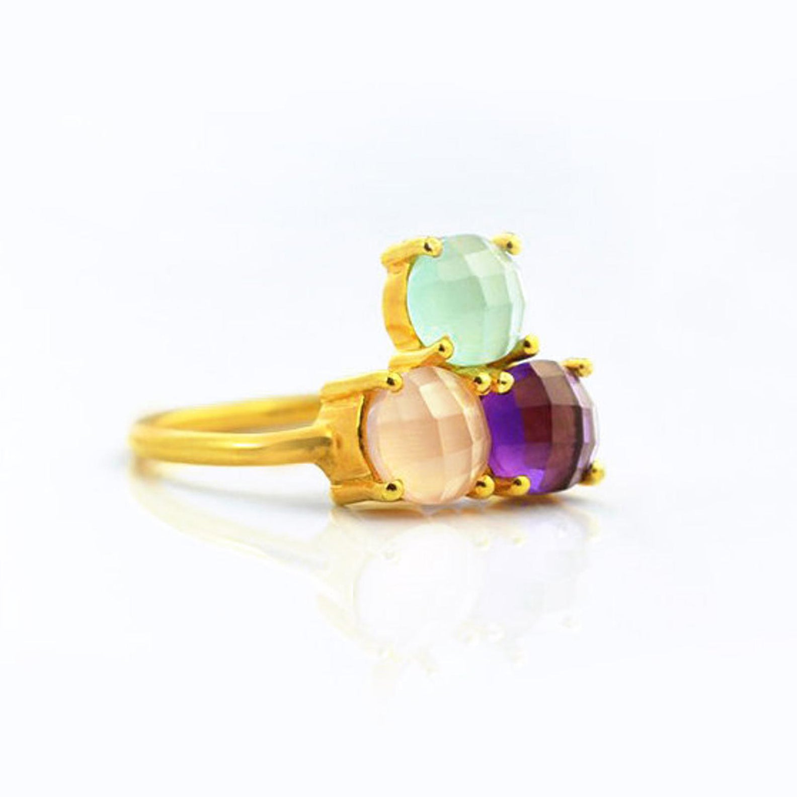Personalized Mother's Ring with Three Birthstones : Pyramid Design