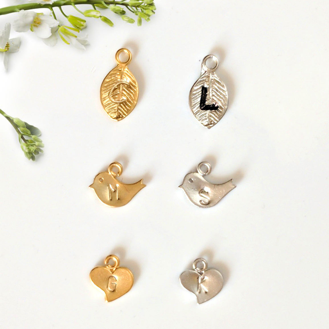 Charm options include leaf (default) baby birds or hearts. 